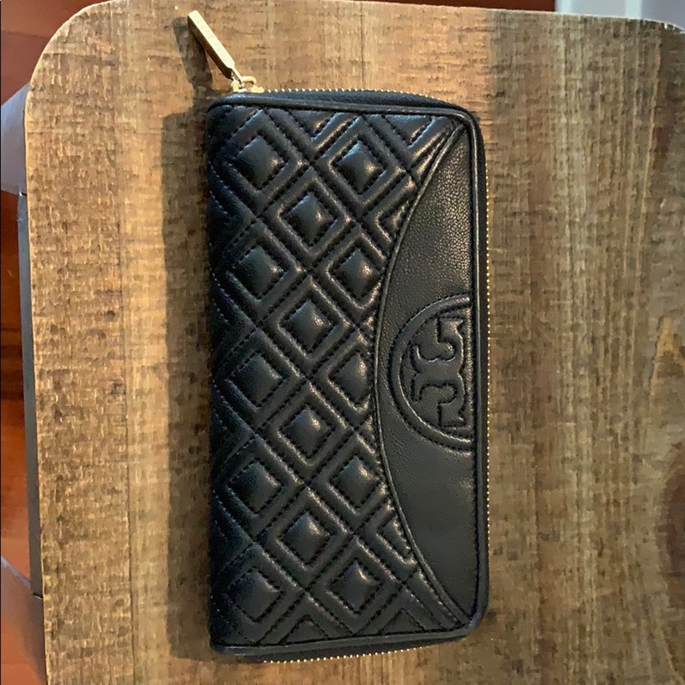 Tory Burch Fleming wallet